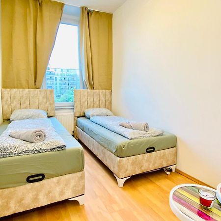 Bright 5Br Shared Apartment W Great Transport Link Вена Экстерьер фото