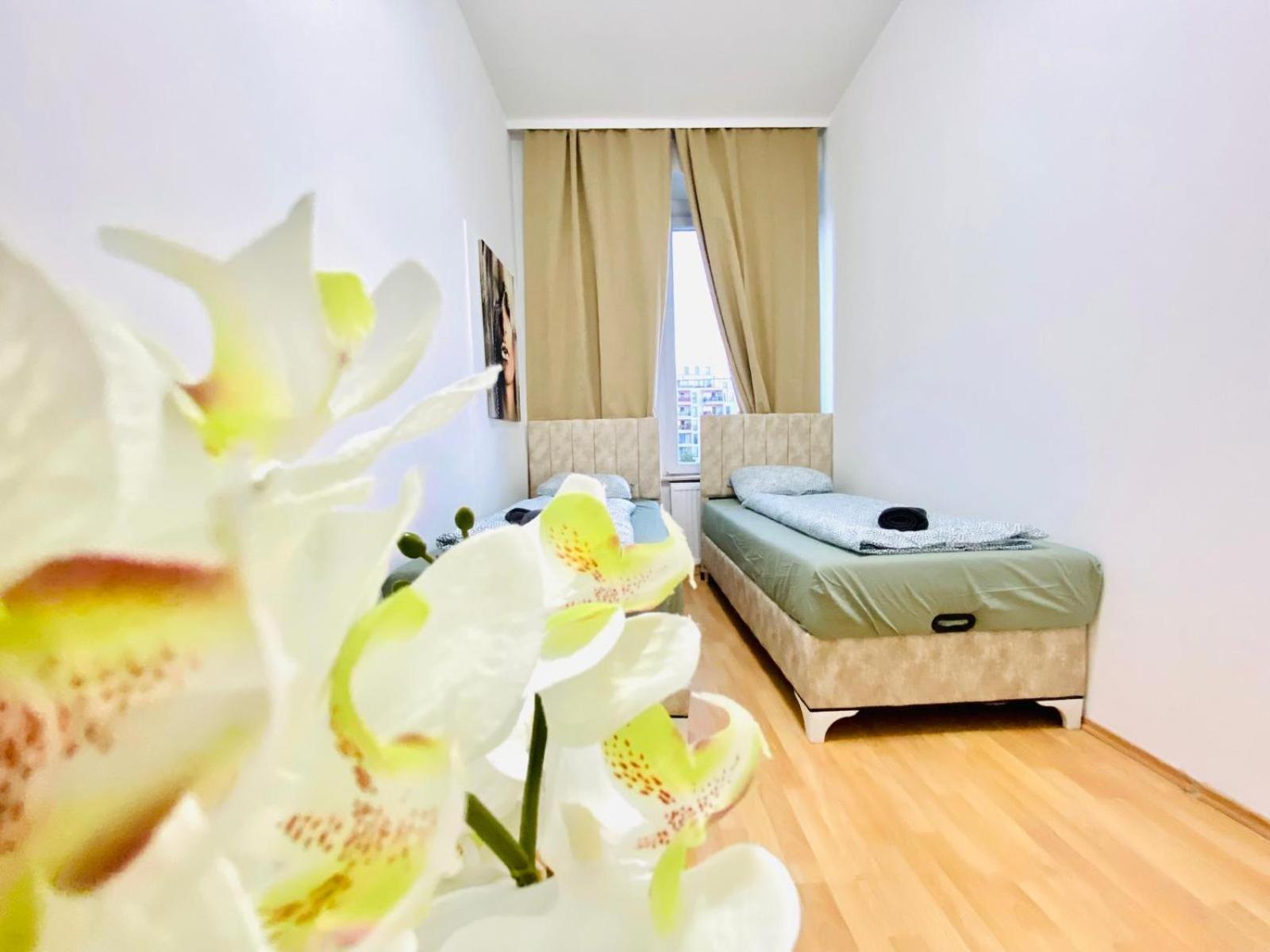 Bright 5Br Shared Apartment W Great Transport Link Вена Экстерьер фото