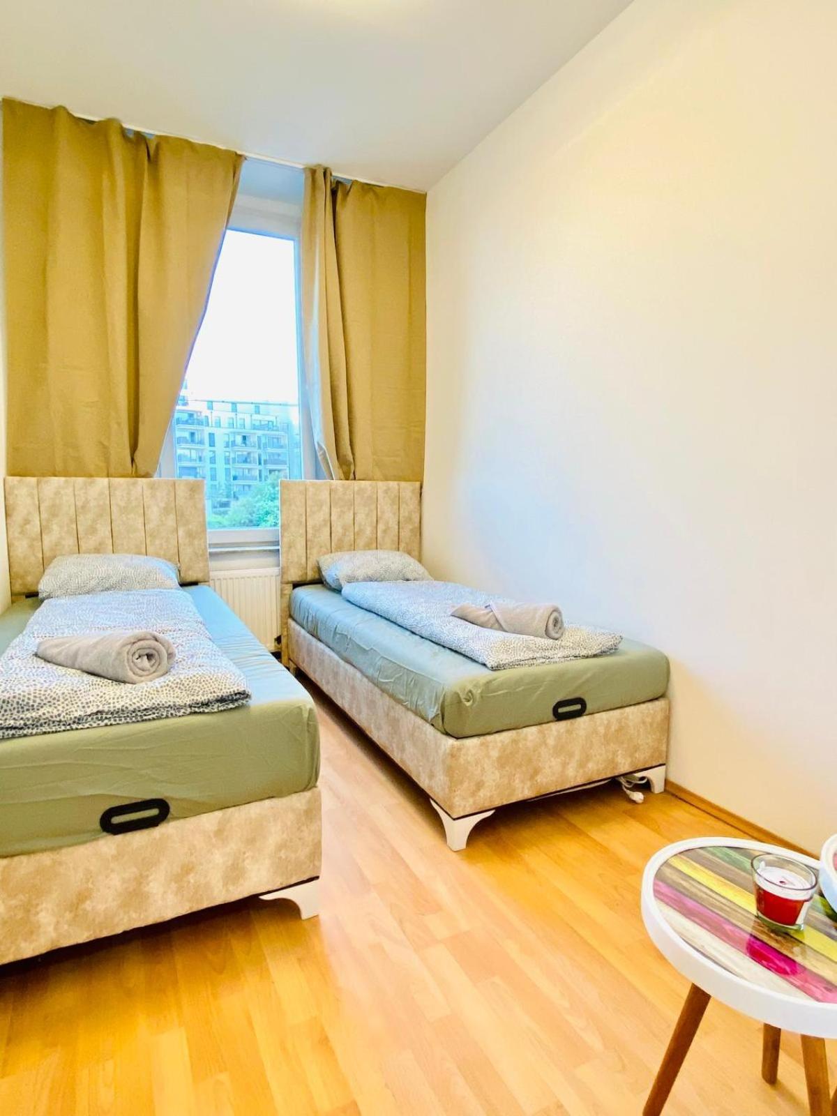 Bright 5Br Shared Apartment W Great Transport Link Вена Экстерьер фото