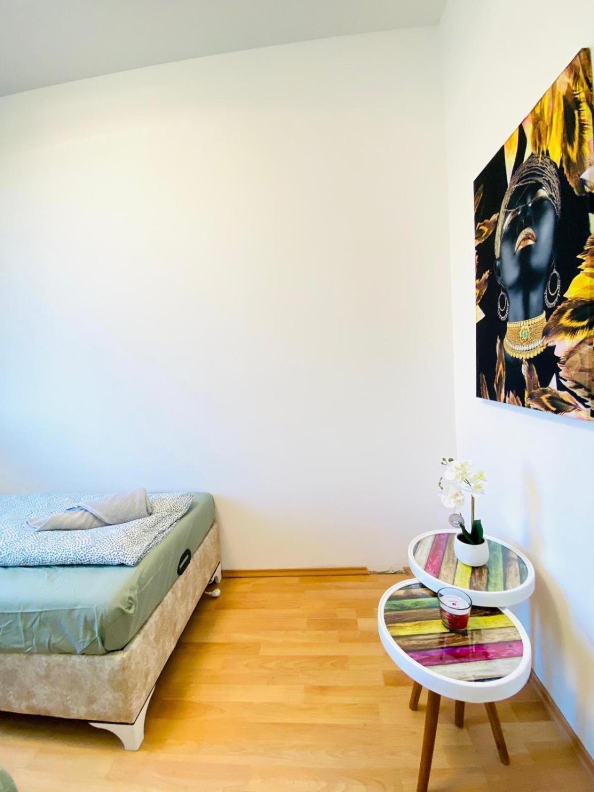 Bright 5Br Shared Apartment W Great Transport Link Вена Экстерьер фото